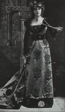 Henry VIII, Violet Vanburgh as Queen Katherine of Aragon, 1910